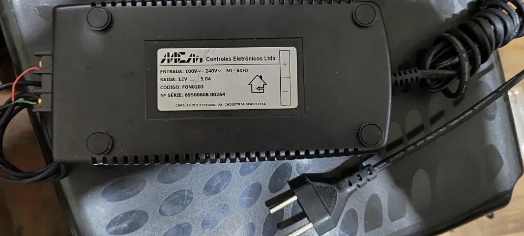 Fonte de Alimentação 12V x 5A profissional