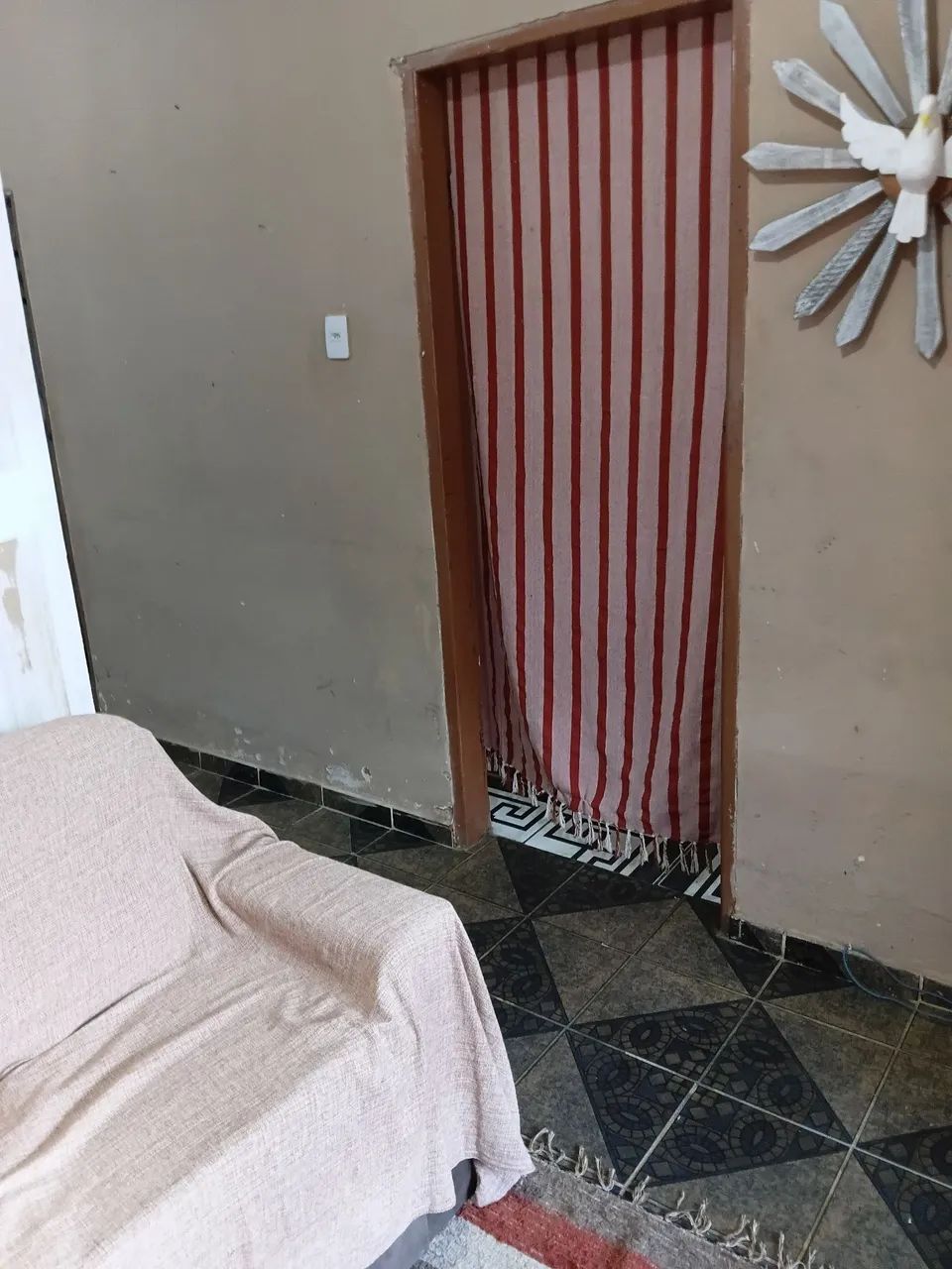 CASA PEQUENA, SIMPLES, MAS MUITO ACONCHEGANTE.  - Foto 4