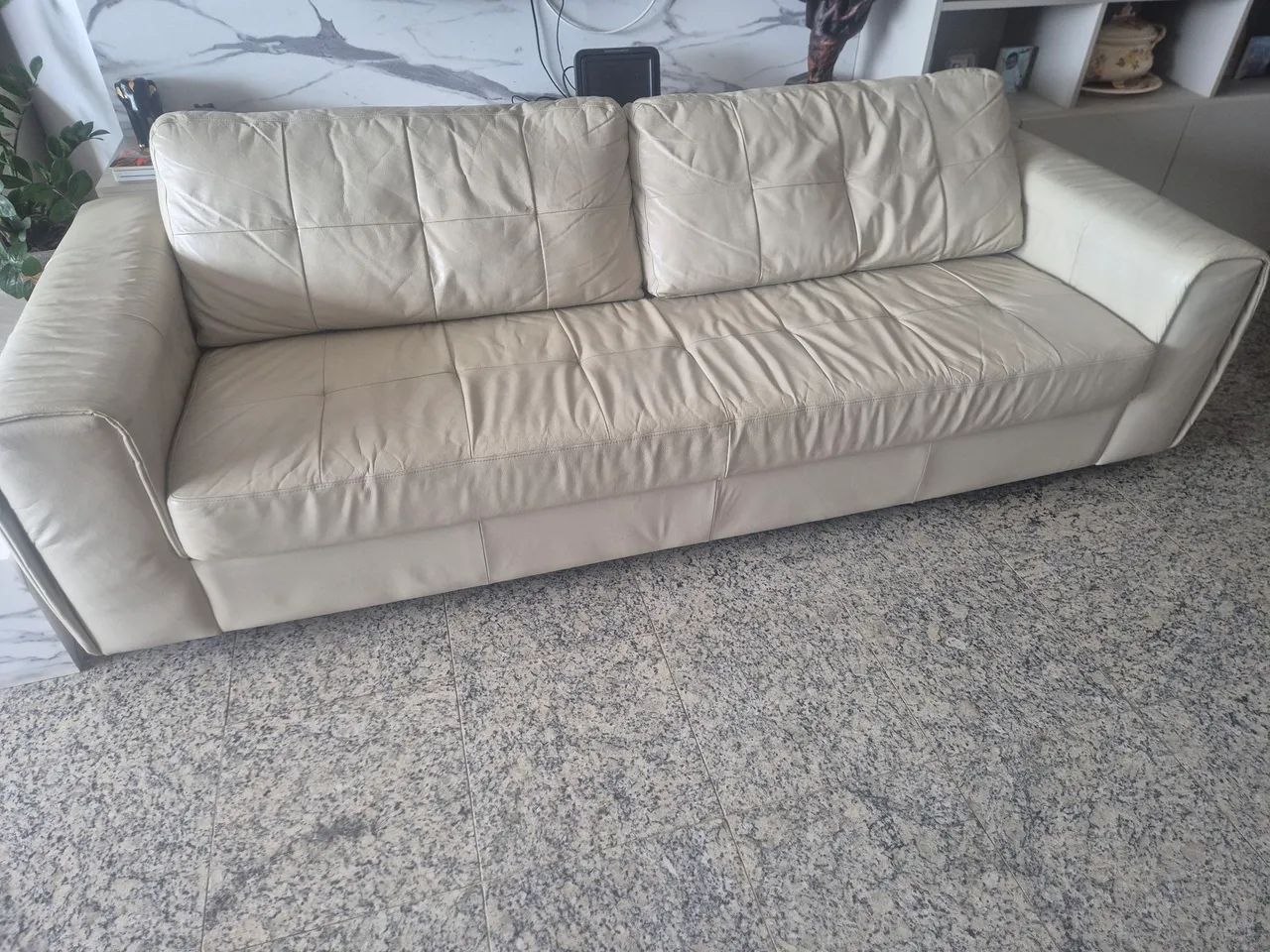 Sofá de couro legítimo em ótimo estado!