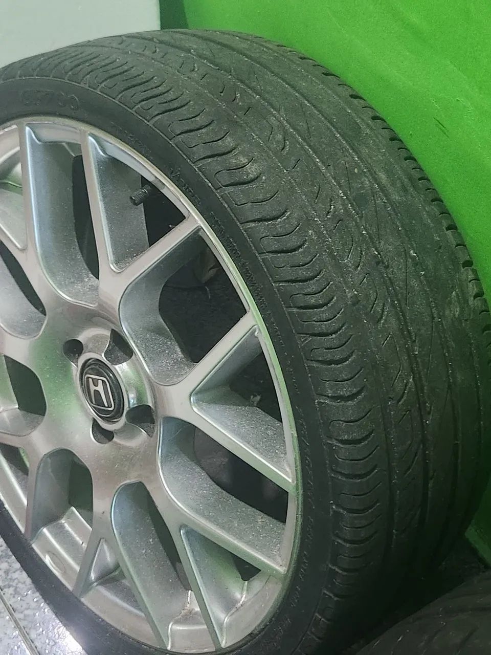 Aro 18 com pneus 