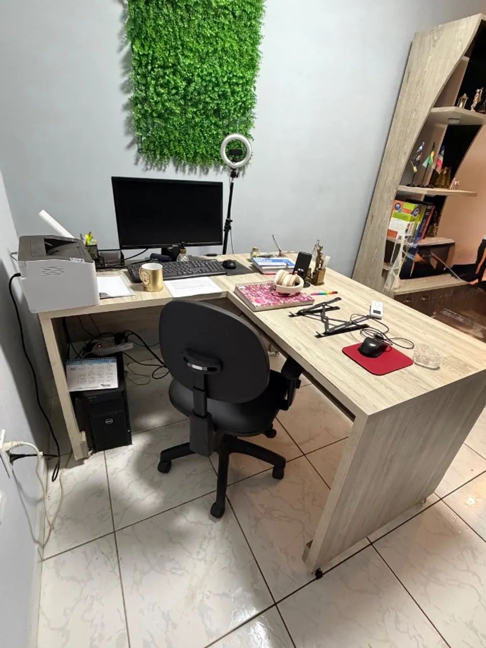 DESK 405804936992532482