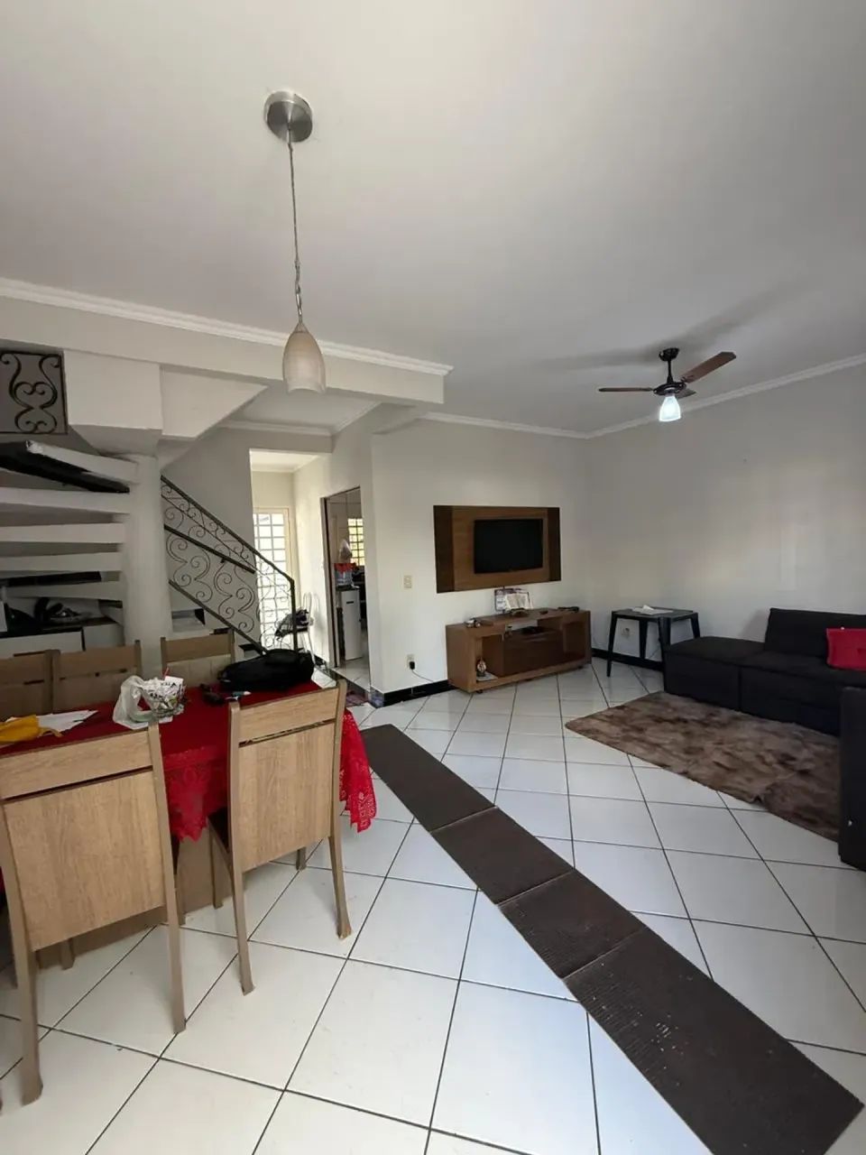SOBRADO COM 3 QUARTOS À VENDA, 214m2 - BAIRRO SHANGRILA - Foto 4
