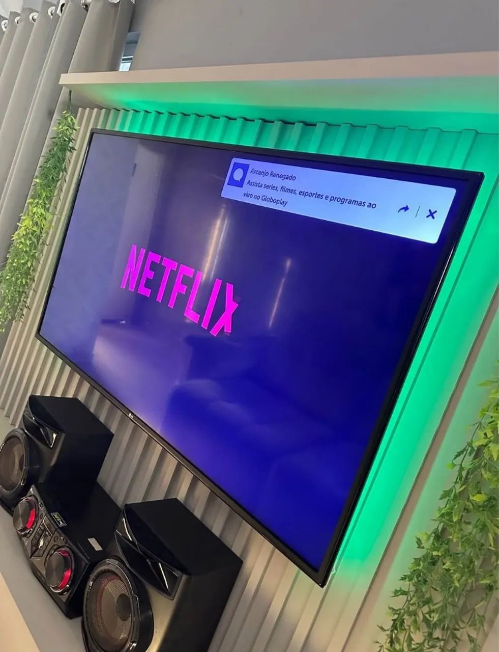 Tv 70 Samsung, nova com a caixa.