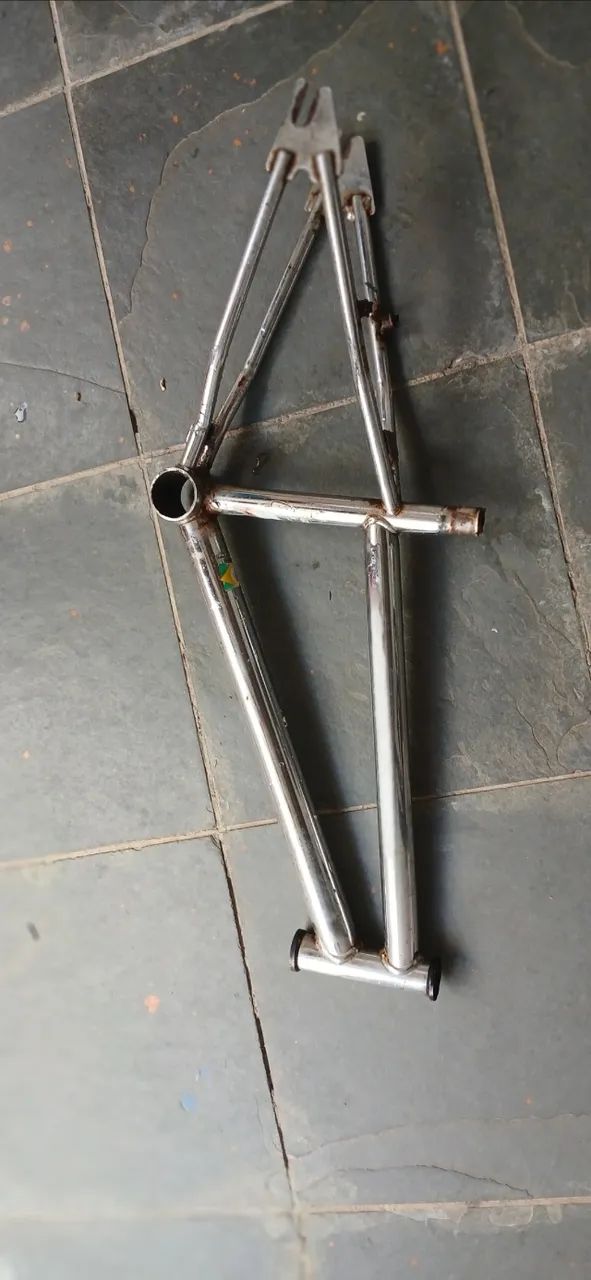 QUADRO ARO 20 CROMADO 