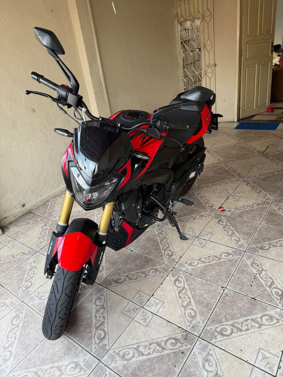Dominar 250 Bajaj  - Foto 4