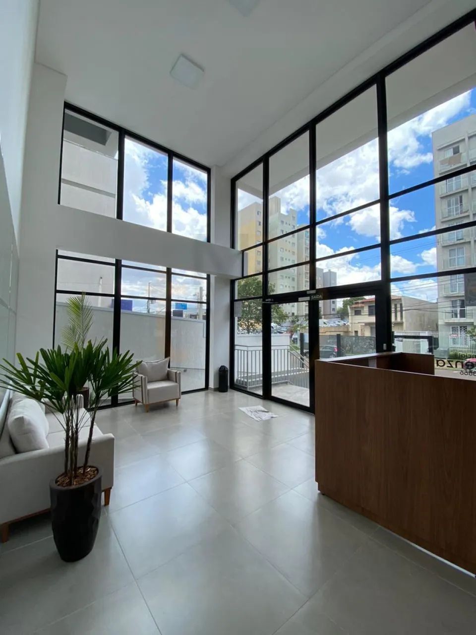 Apartamento de um dormitório com sacada com churrasqueira - Foto 4