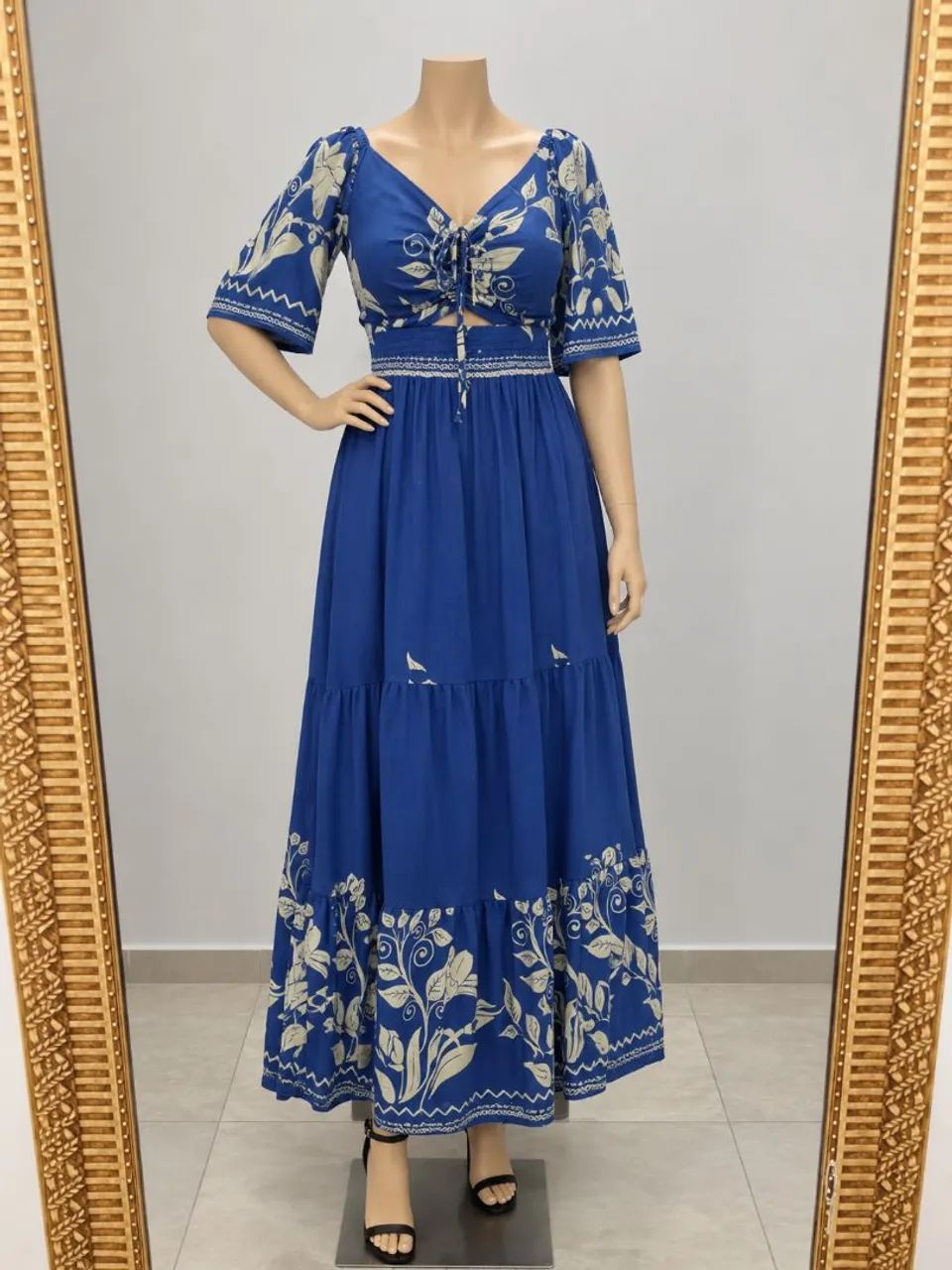 Roupas semi novas ! Usada uma vez, tem vestidos e macaquinhos. 