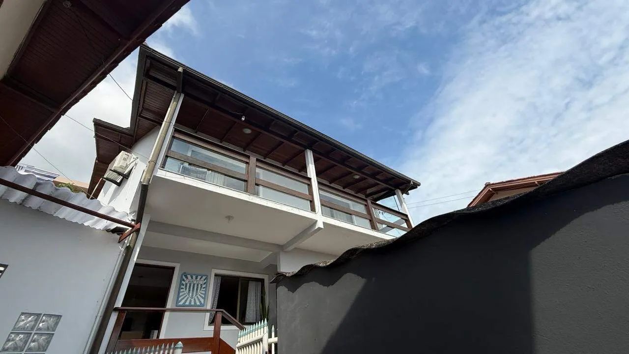 CASA 3 QUARTOS COM VISTA PARA O MAR