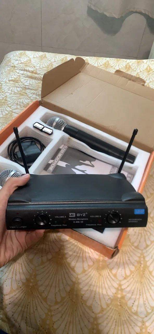 Microfone Sem Fio BYZ D-MB-59 Profissional com Receptor - Foto 2