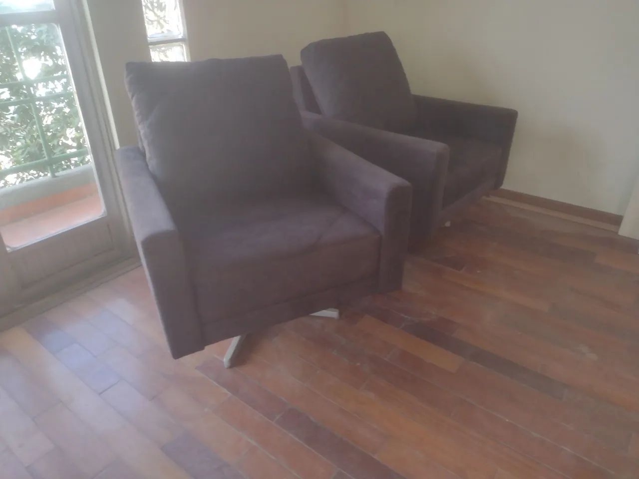 Poltrona giratória com almofada - Foto 2