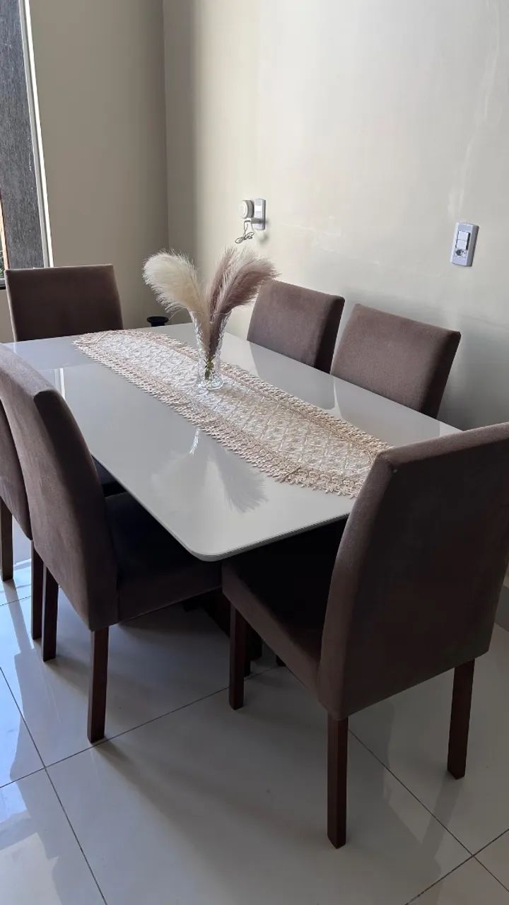 Mesa de jantar com 6 lugares 