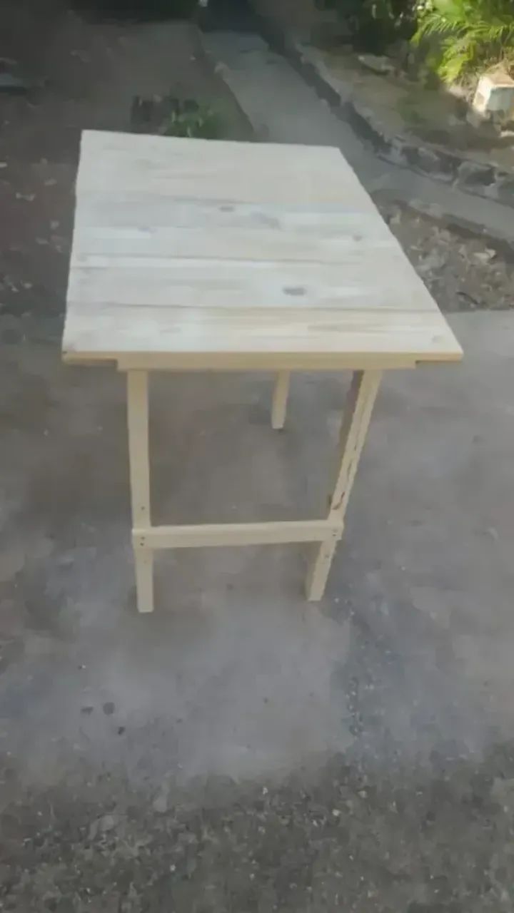 Mesa para bar toda parafusada e pregada