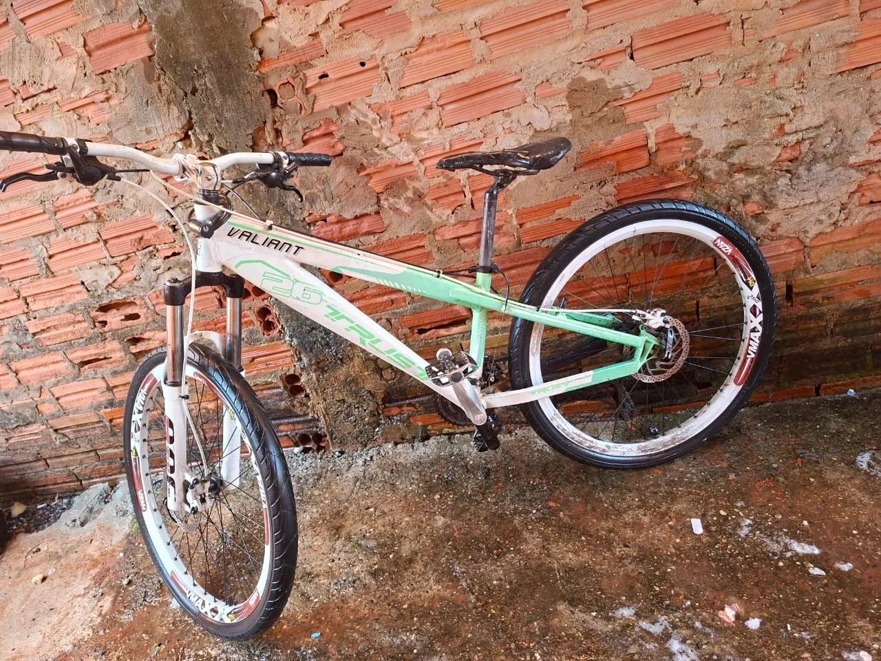 2 bicicletas boas, 1 da marca Trust 1 azonic - Foto 2