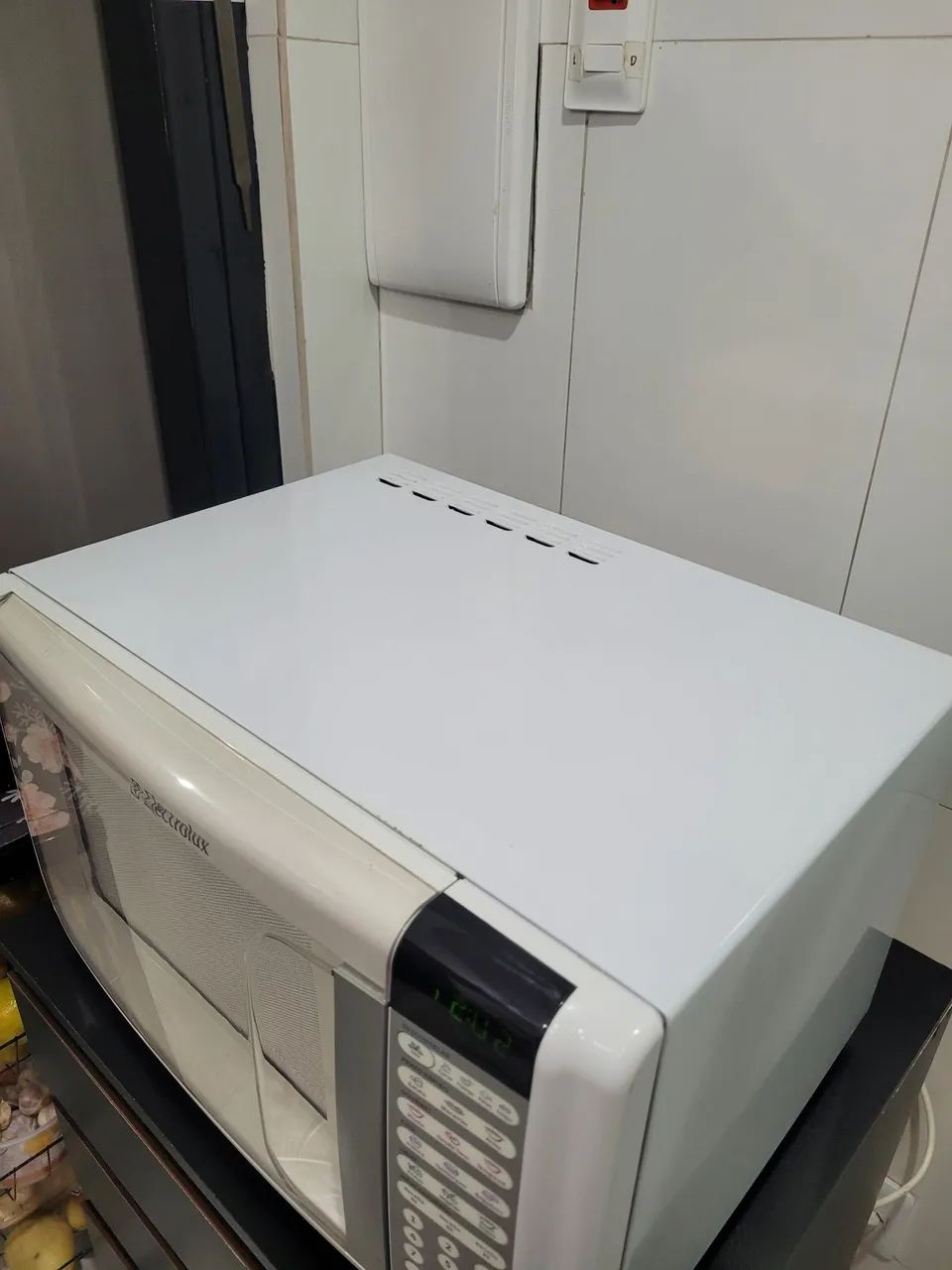 Microondas Eletrolux 31 Litros Conservado  - Foto 2