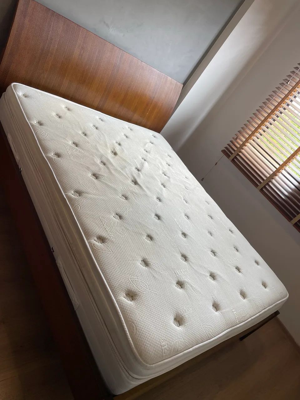 Cama Queen Size TOKSTOK em ótimo estado!  - Foto 4