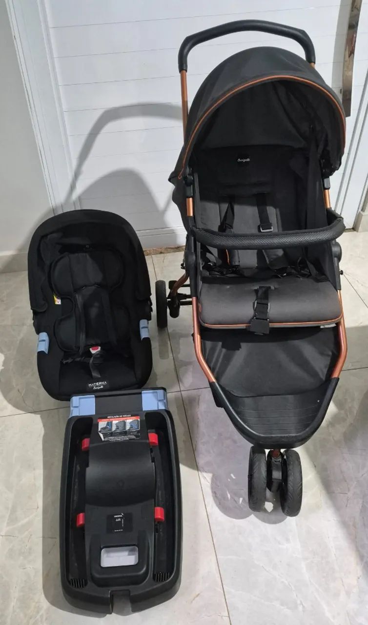 Carrinho de bebê com bebê conforto e base Burigotto 