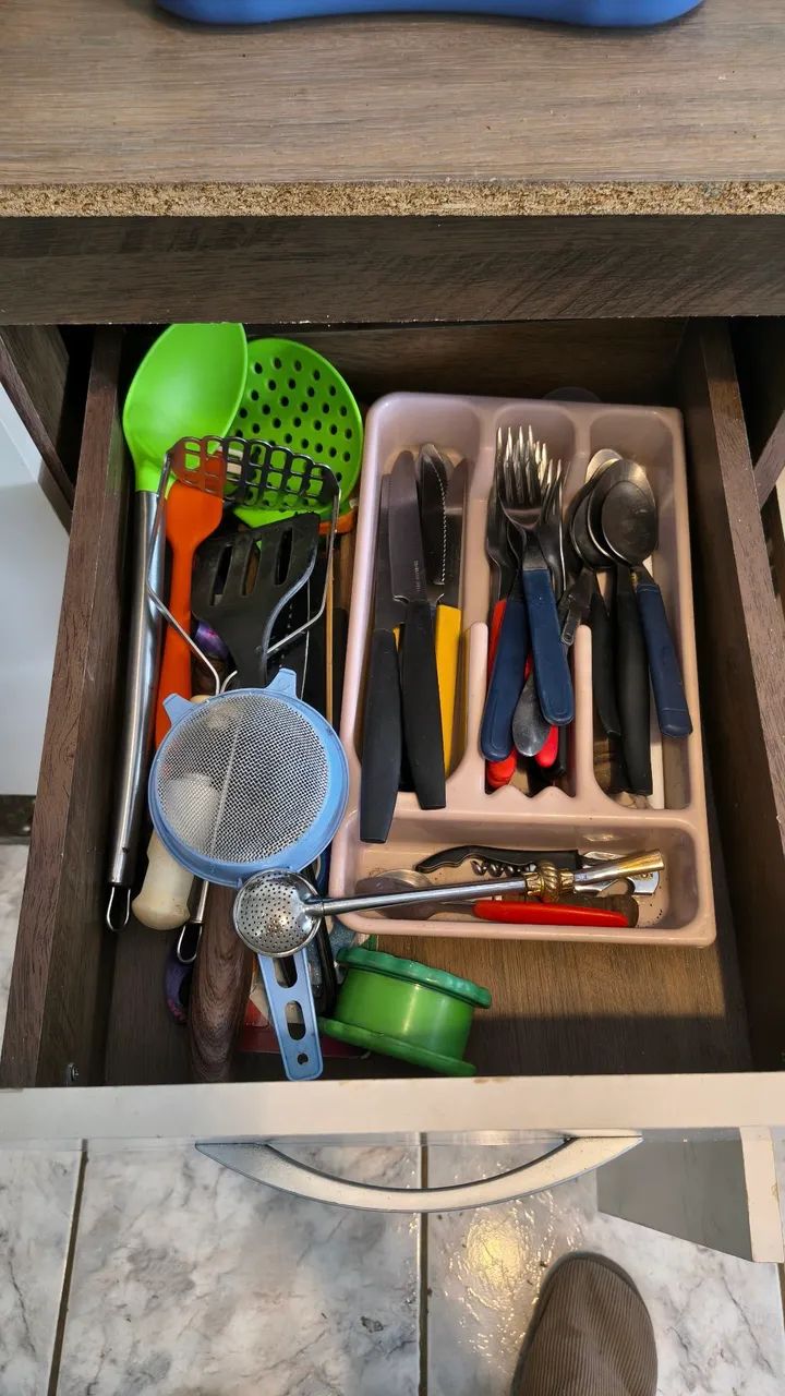 Armário de cozinha com duas portas e uma gaveta  - Foto 4