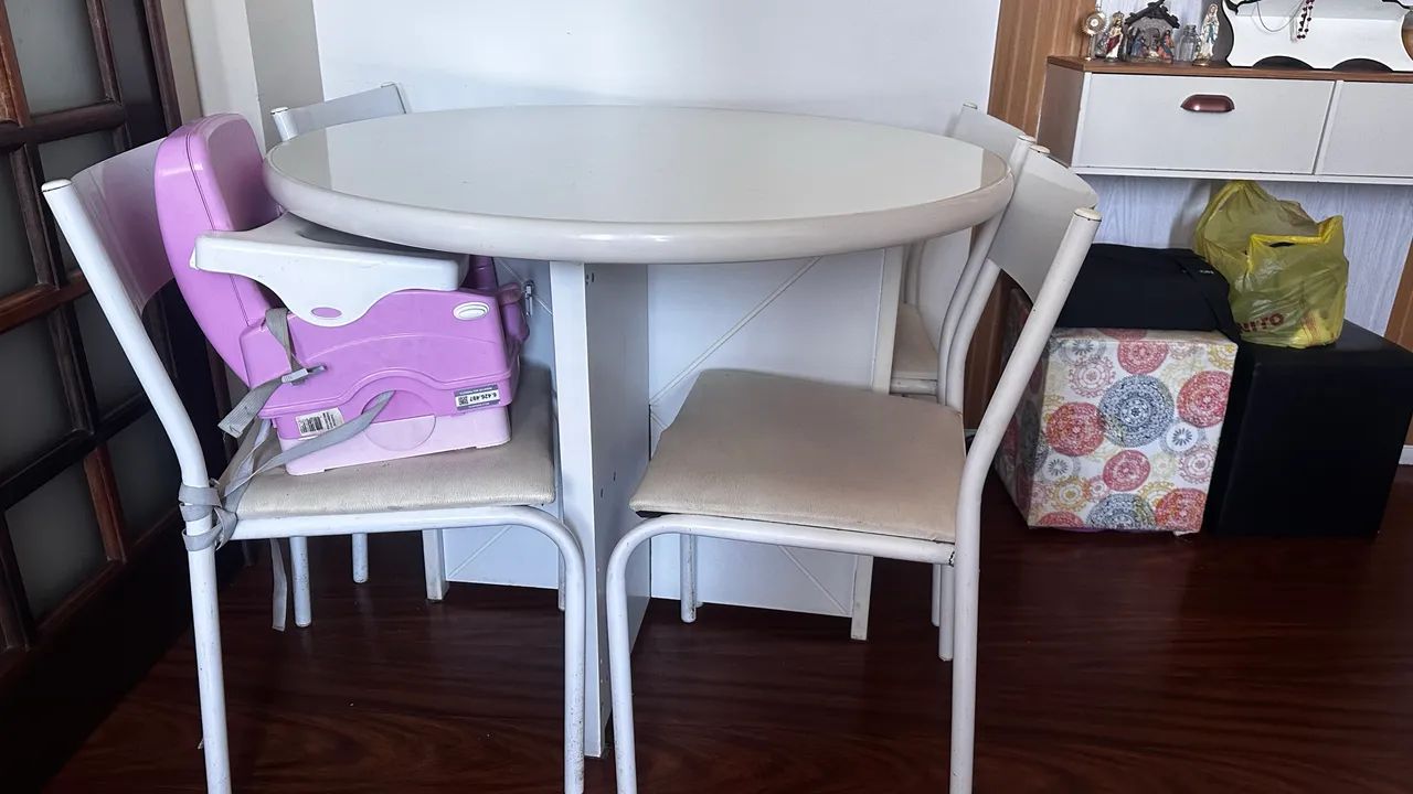 Mesa com 4 cadeiras  - Foto 2