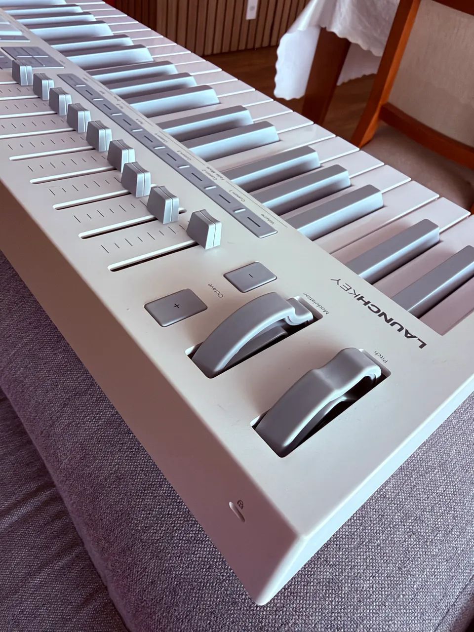 NOVATION LAUNCHKEY MK4 - 49 teclas - White - Foto 4