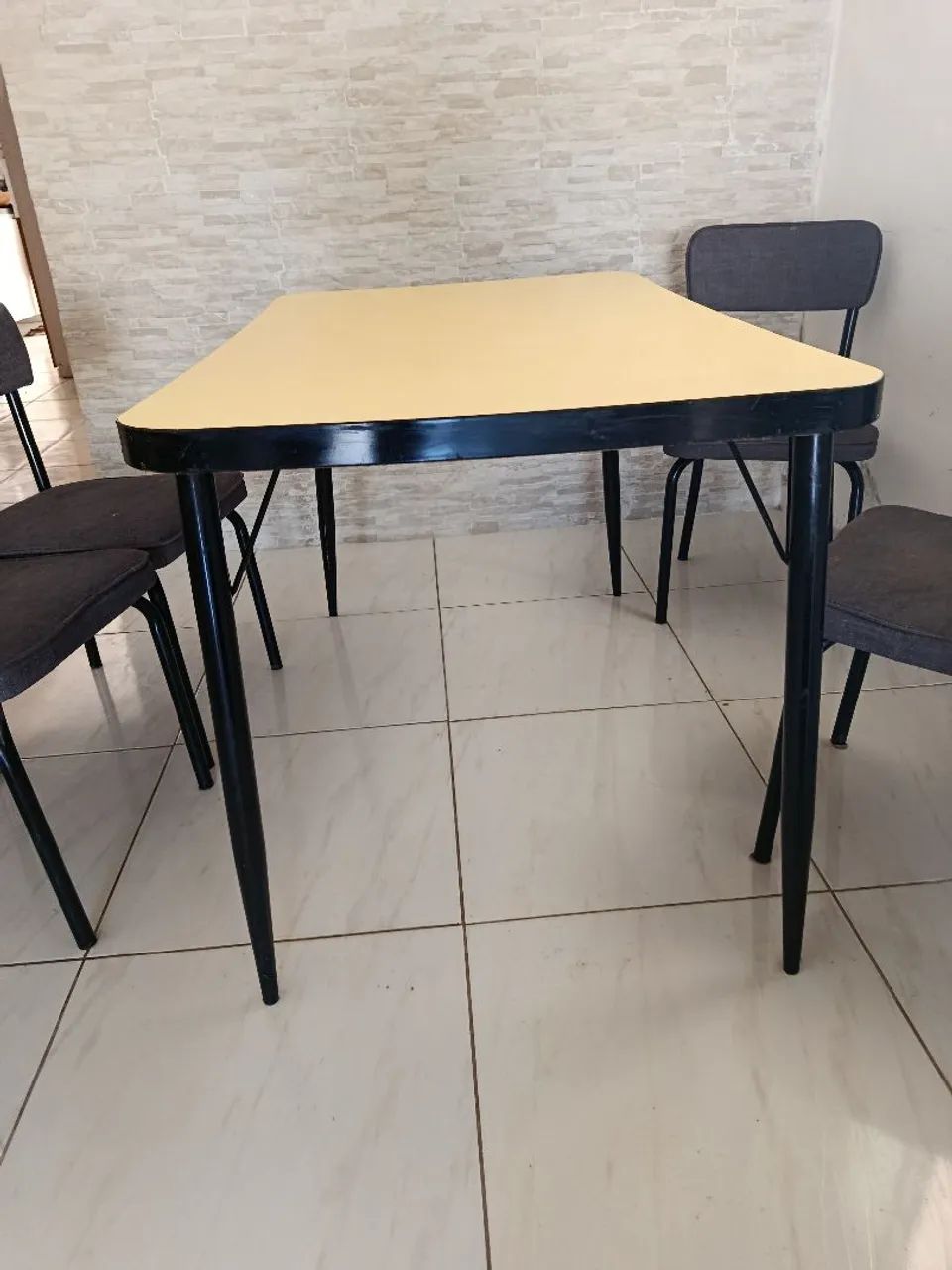 Conjunto mesa com 04 cadeiras  - Foto 3
