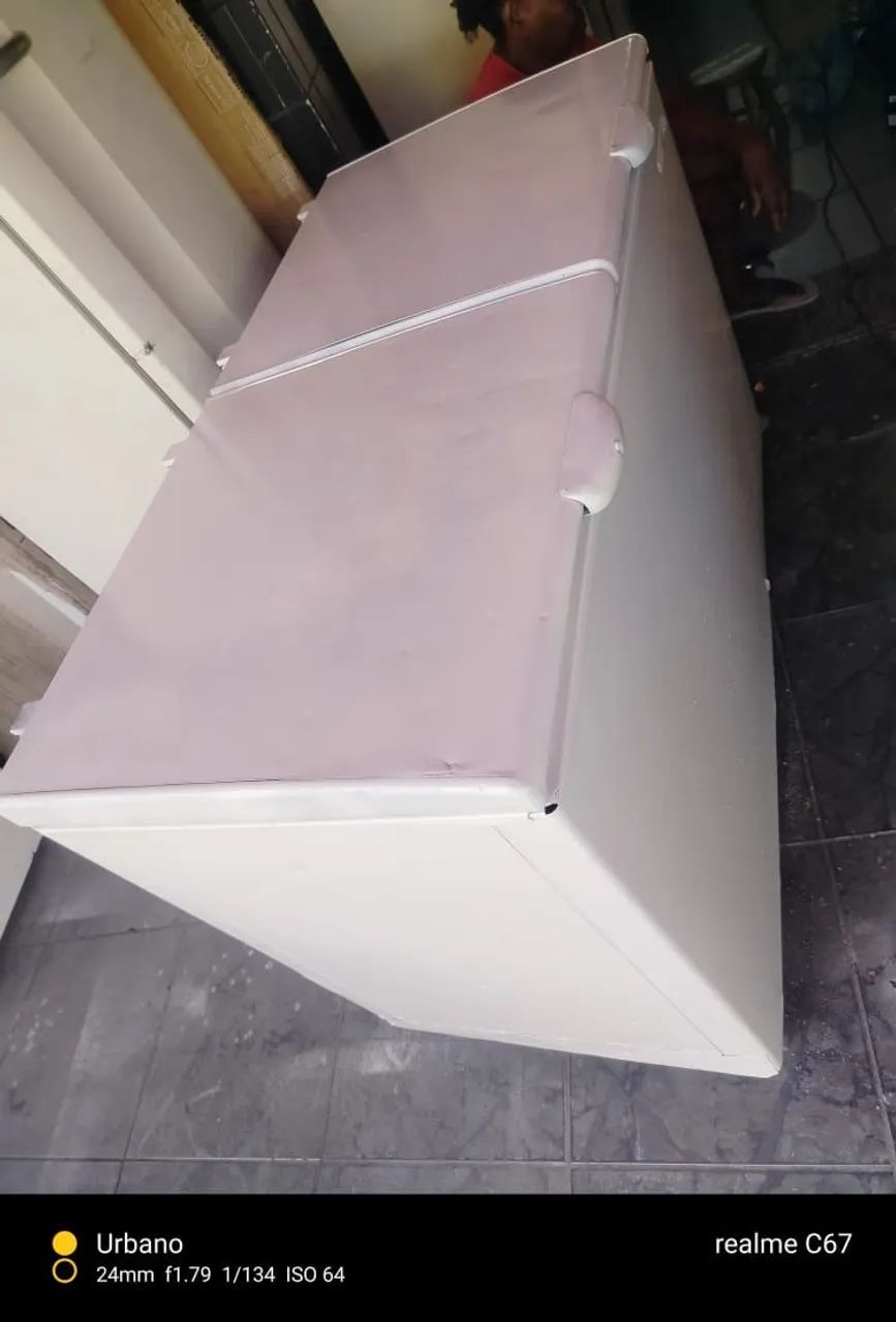 Freezer horizontal 2  portas ótimo estado funciona perfeitamente 