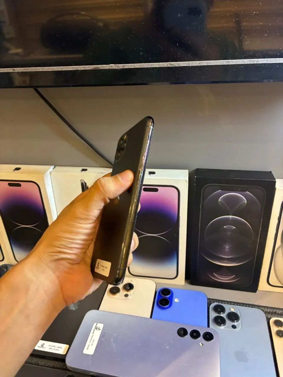 iPhone 11 Pro Max - 64GB <br>?1.599,00 - Foto 3