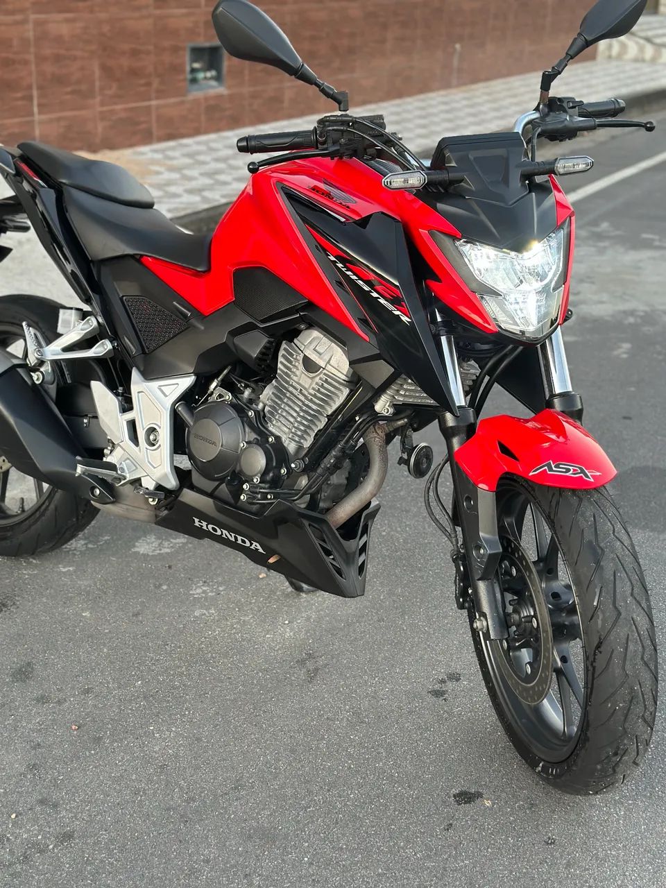 CB TWISTER 300F