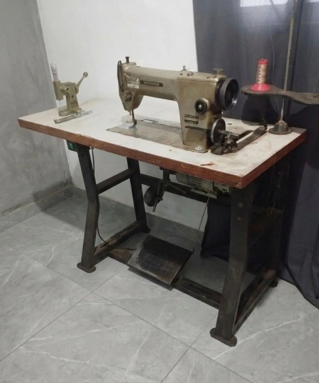 Máquina de costura Reta industrial 