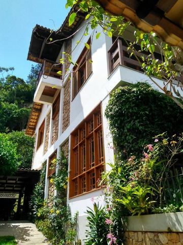Maravilhosa casa triplex no centro de Nogueira