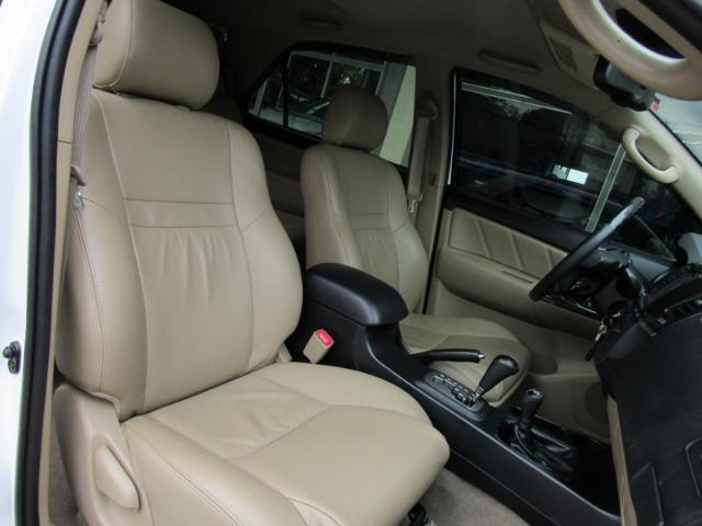 Hilux SW4 SRV 4x4 Aut / 7 Lug - 2015 - Foto 9