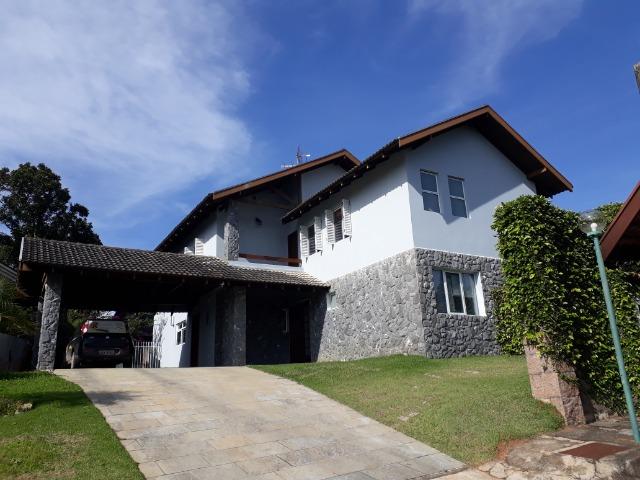 Casa com 360m² em condomínio fechado no Barreirinha