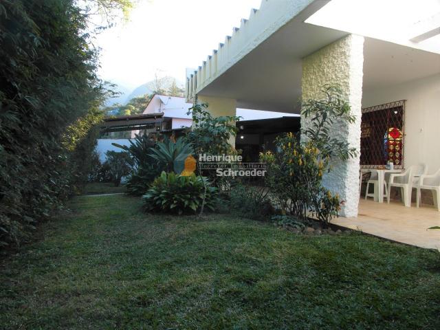 Casa linear, 3 quartos (suítes) com quintal, alto, comary, teresópolis, rj