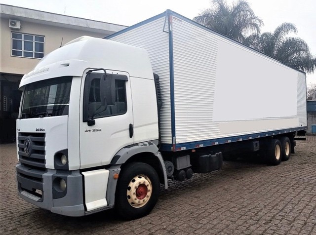 CAMINHÃO BAU VM 330