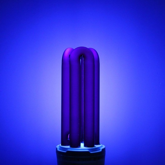 Kit 2 Lâmpada Luz Negra Uv Ultra Violeta 35w 110v Festa Balada DJ - Foto 2