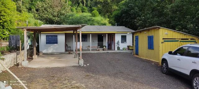 Bela Sitio com 2hc, pertinho da cidade, com casa de 3 dormitórios.