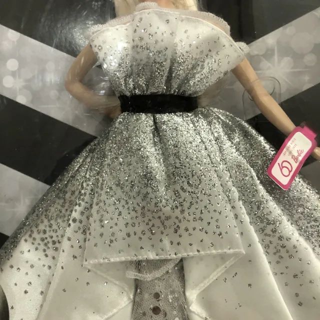 Colecionável Fem Mattel Boneca Barbie 60º aniversário desde 1959 60 anos modelo Raríssimo - Foto 6