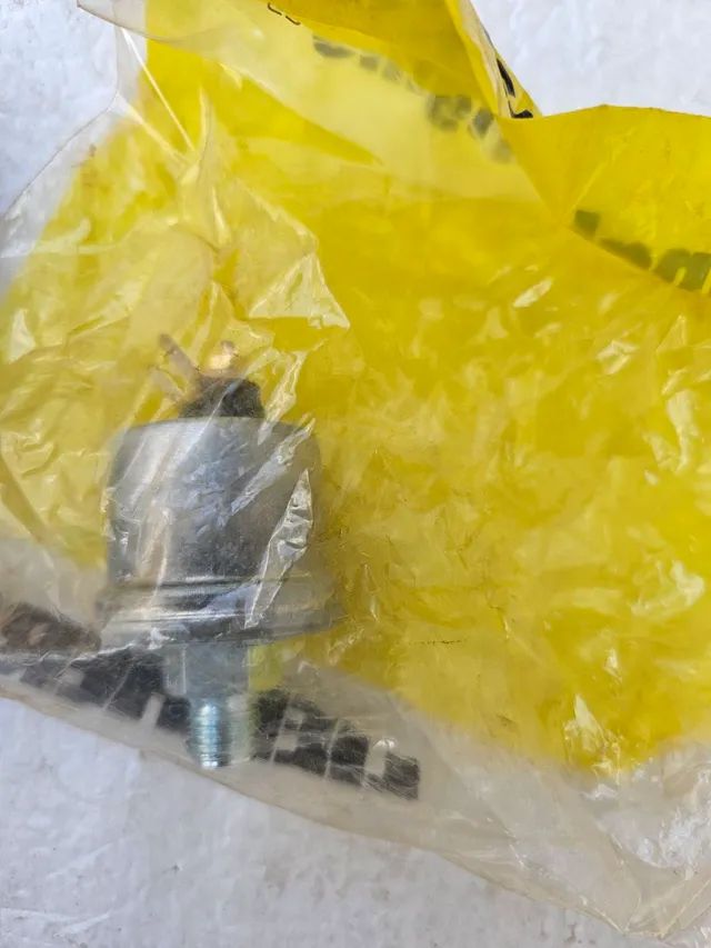 Liebherr sensor pressão óleo novo original 6000900 - Foto 2