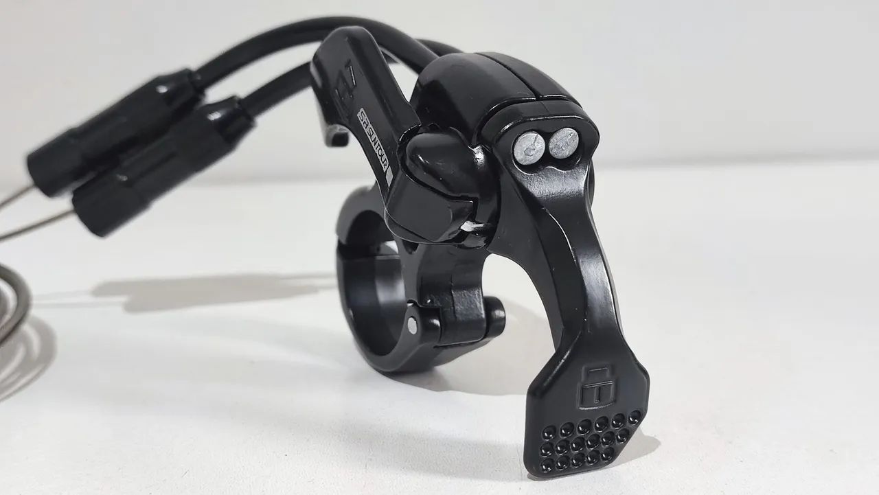 Trava dupla Suntour (suspensão + shock)