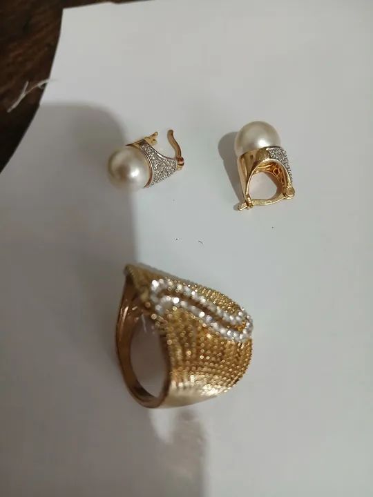 Vendo esse anel gladiador e par de brincos folhados - Foto 2
