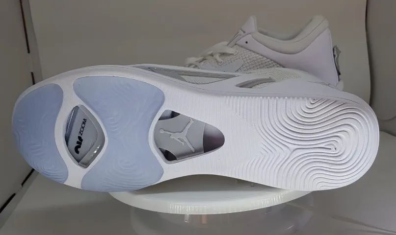 Tenis Nike Jordan Deuce Masculino Branco Tamanho 51 ( Us 18) - Foto 2