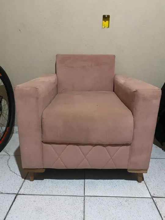 Poltrona Rosa em ótimo estado - Foto 3