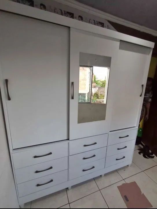 Guarda-roupa de madeira com espelho - Foto 4