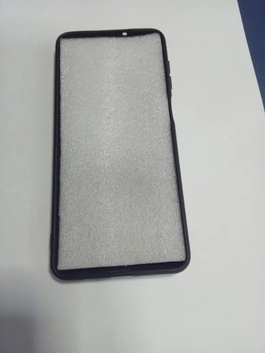 Capa em silicone com veludo Samsung Galaxy A12 - Foto 3