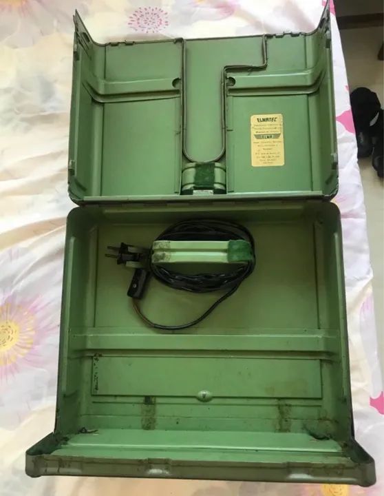 Máquina de costura ELNA década de 40 para colecionadores de máquinas antigas - Foto 2