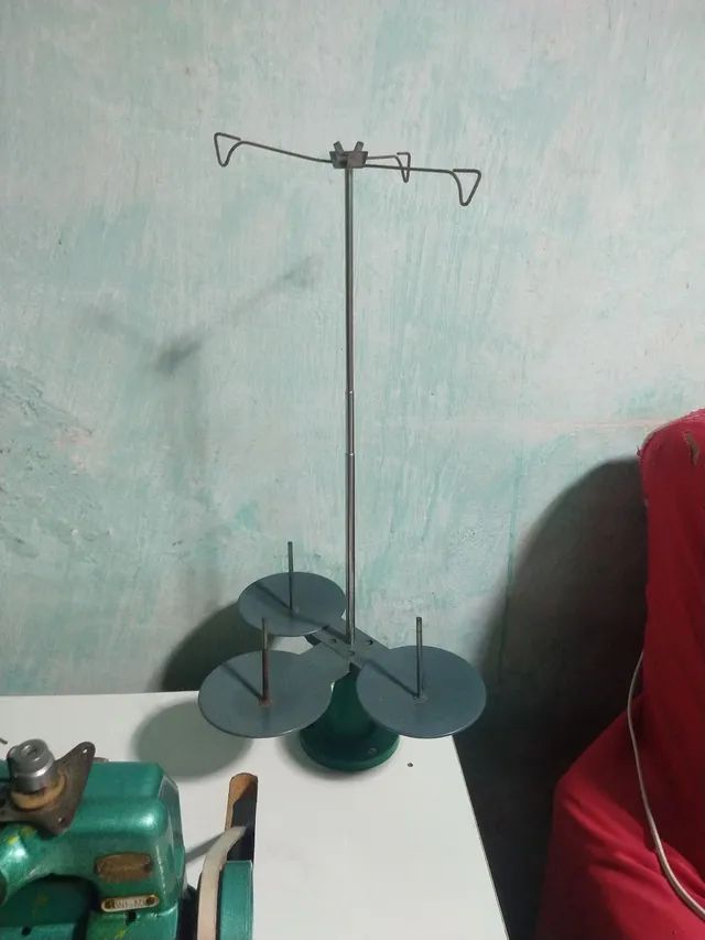 Máquina de overloque semiindustrial Equipamentos e mobiliário