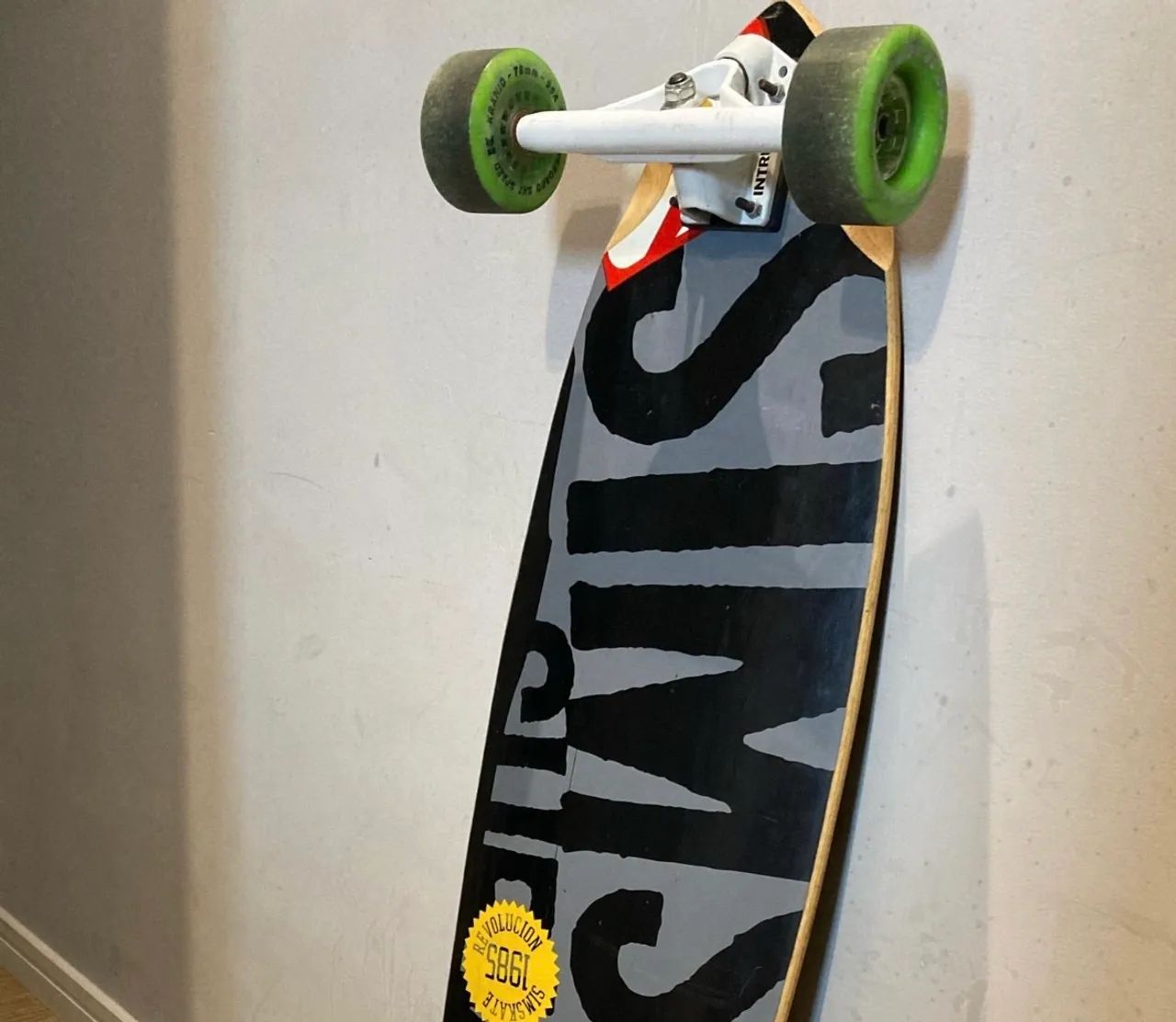 Skate LONGBOARD personalizado pouco usado