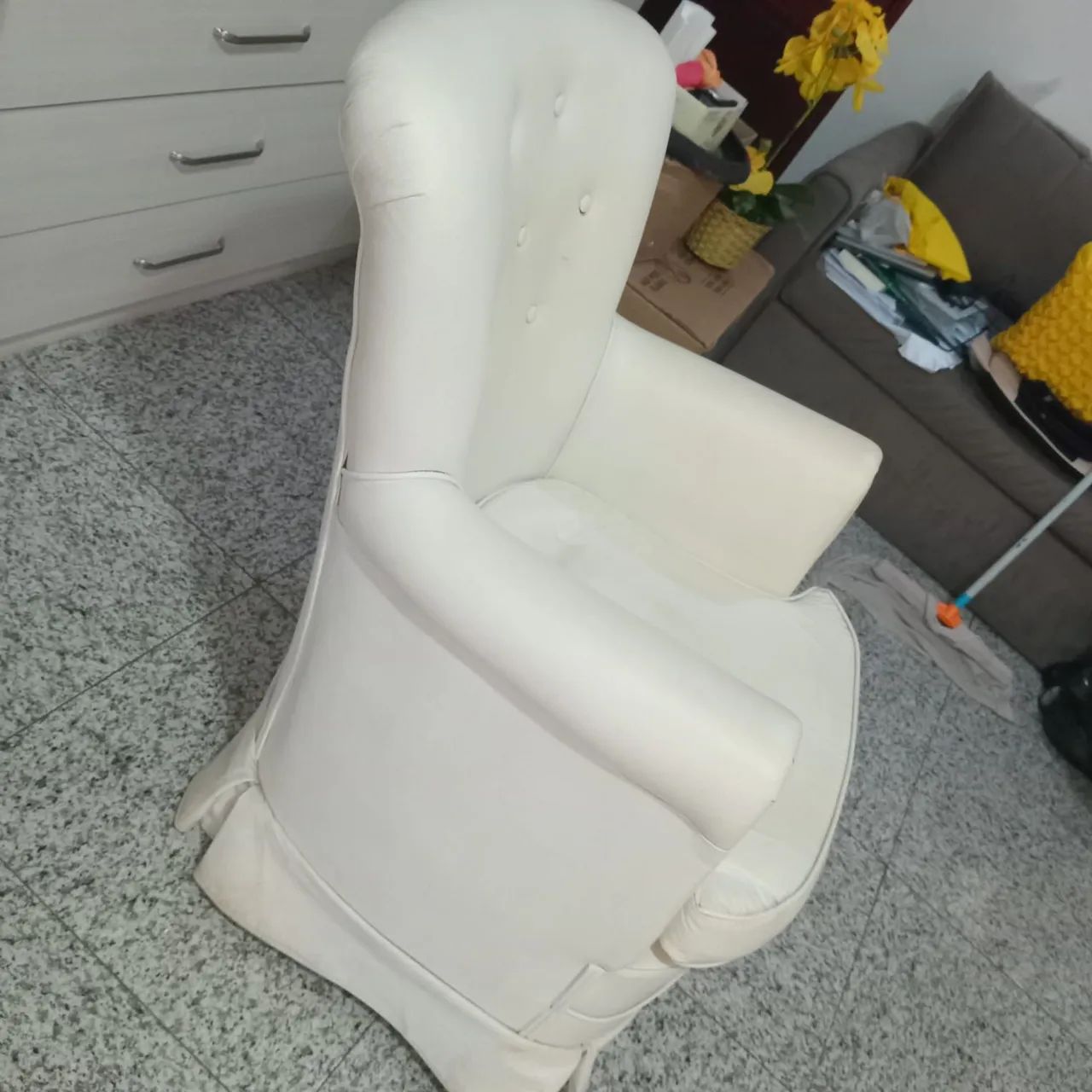 Poltrona branca em ótimo estado - Foto 2