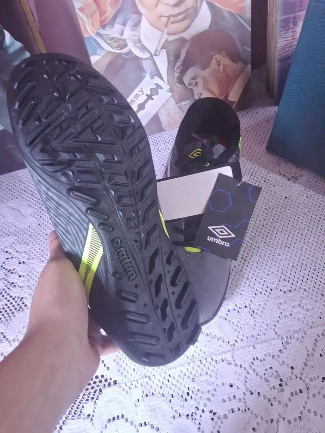Chuteira Society Umbro, Número 39! - Foto 4