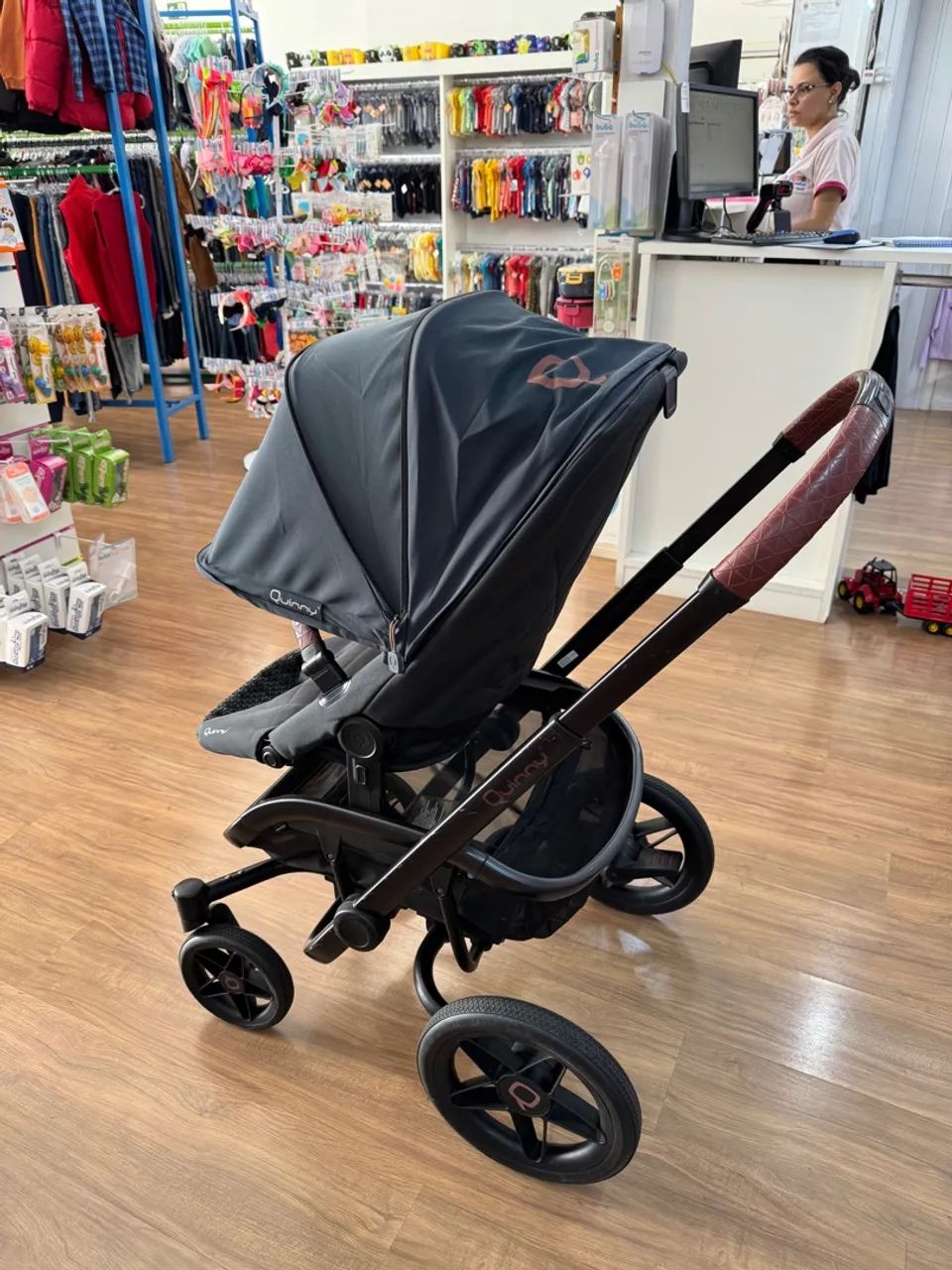 Carrinho de Bebê Quinny VNC ( Capô com proteção UV ) 