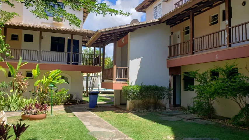 Casa 2 pavimentos, 2 quartos sendo uma suíte. Condominio Marina River Side.